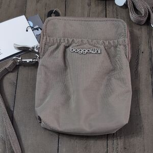 Baggallini Beige Crossbody Pouch